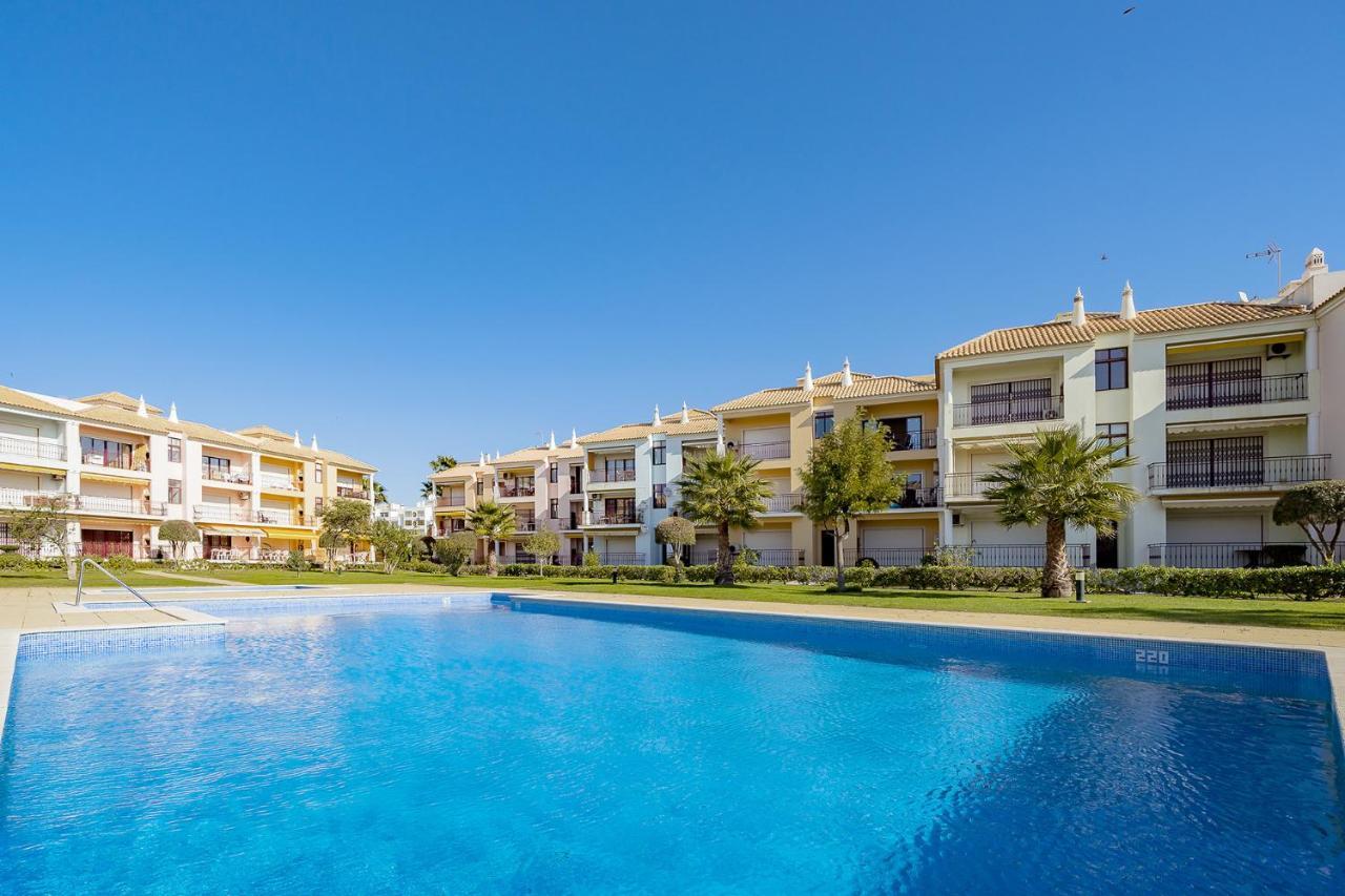 2 Bed Apartment, Quarteira, 10 Min Walk To Vilamoura Exterior photo