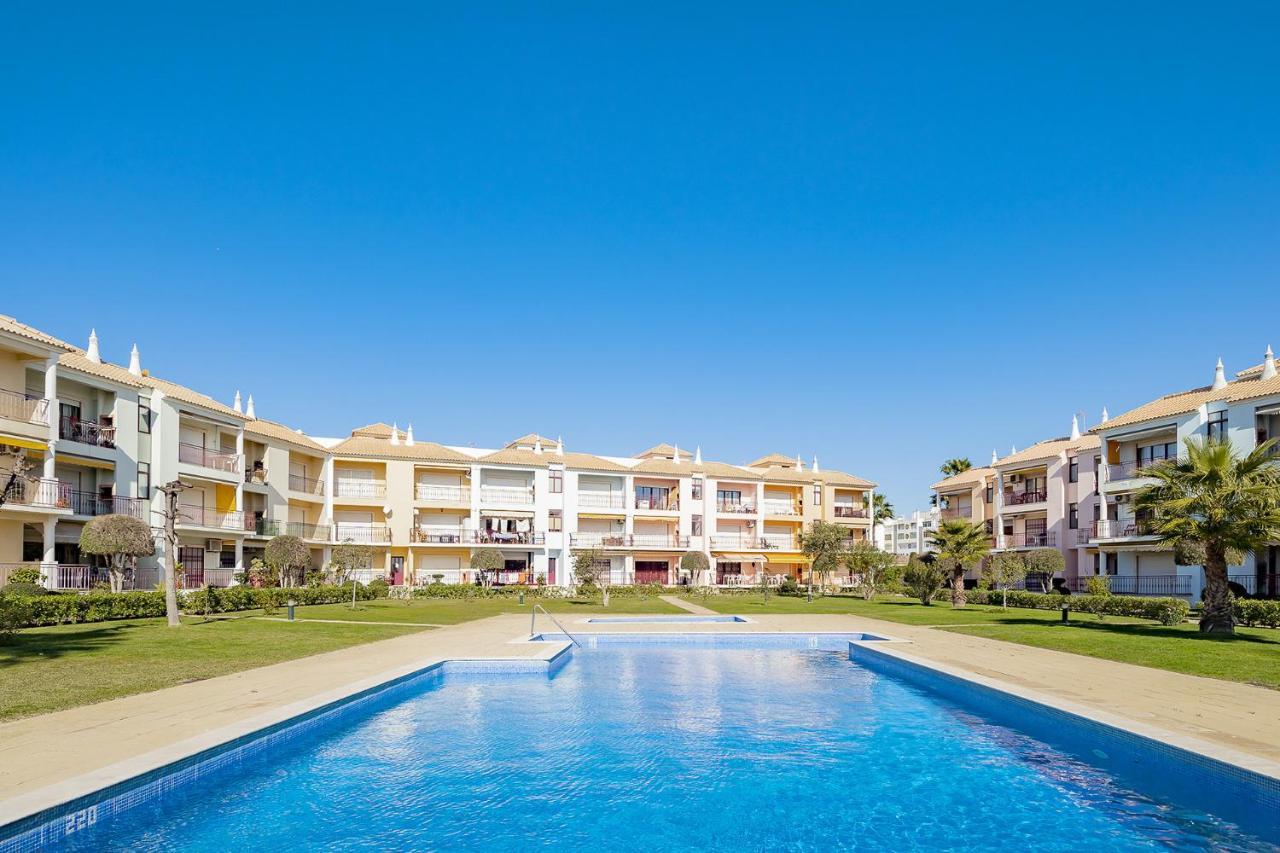2 Bed Apartment, Quarteira, 10 Min Walk To Vilamoura Exterior photo